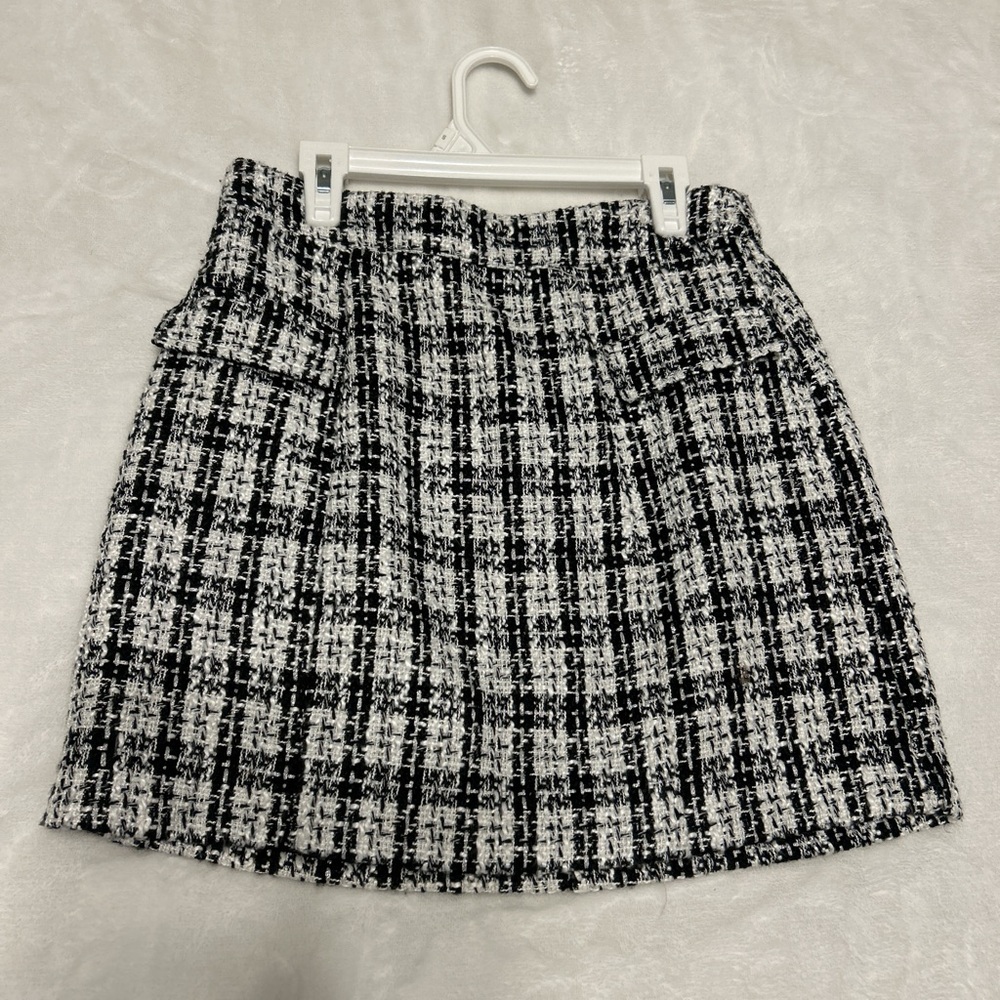 Black and white plaid skirt